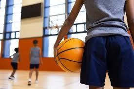 球星的个人能力！班凯罗持球一打一潇洒转身杀入禁区打成2+1