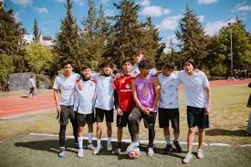 世体：巴萨19岁后卫奥尔梅多随一队训练，有望入选补赛名单